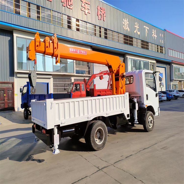 万丹乡三轮随车吊定制 农用改装机自备吊中瑞长期出售